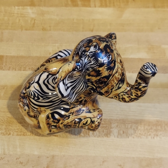 VINTAGE LA VIE HAND-PAINTED SAFARI PATCHWORK CERAMIC BABY ELEPHANT SITTING 6" - Picture 5 of 8